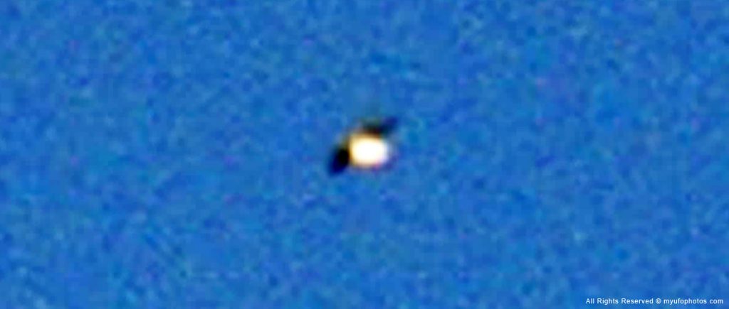 Mysterious shape shifting UFO disguised as airplane