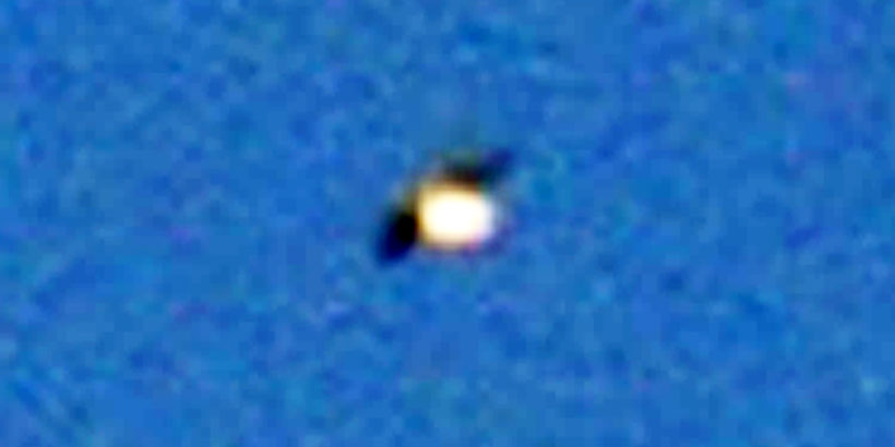 Mysterious shape-shifting UFO disguised as airplane?