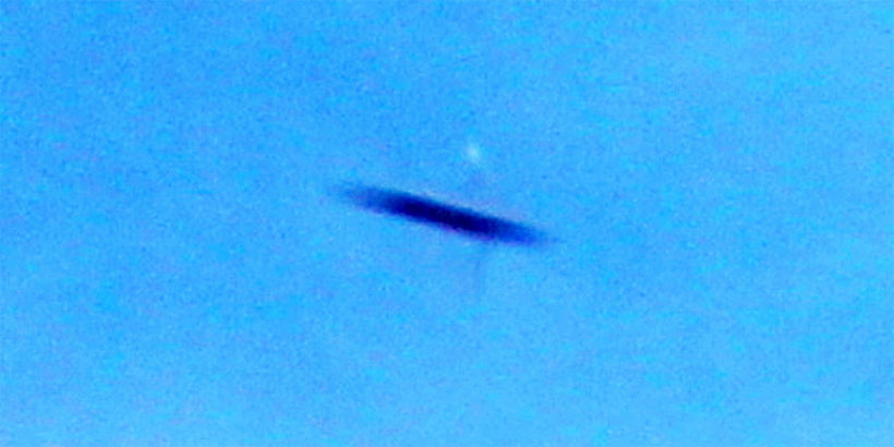 Strange flying creature / UFO sighting on DSLR photography