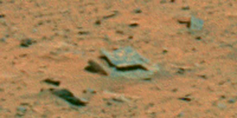 Car wreck rock formation on Mars?