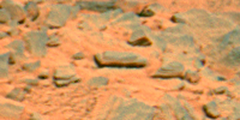 Underground bunker rock formation on Mars?