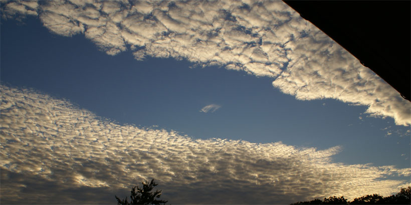 Altocumulus fallstreak punch hole not round but linear?