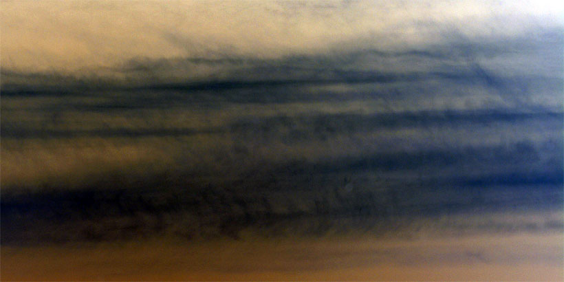 Clouds with contrail indications (Negative)