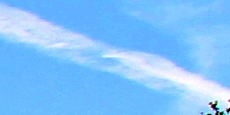 Mystery contrail with strange oblong structure ~ Contrails/Chemtrails