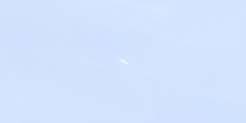 Oblong cloudy UFO with discs / flying saucers?