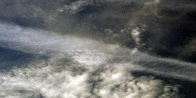 Cirrocumulus cloud below aircraft contrail
