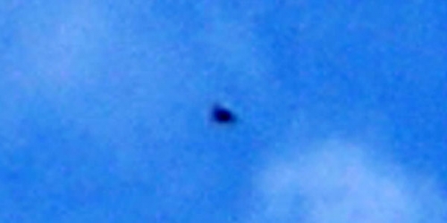 DSC00516-uap-3-004 Clear rounded UFO hovering Auto Contrast