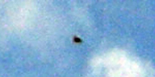 DSC00516-uap-3-005 Clear rounded UFO hovering Auto Tone