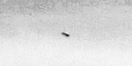 img6055-ufo-uap-object-3d-contrast-brightness-grayscale